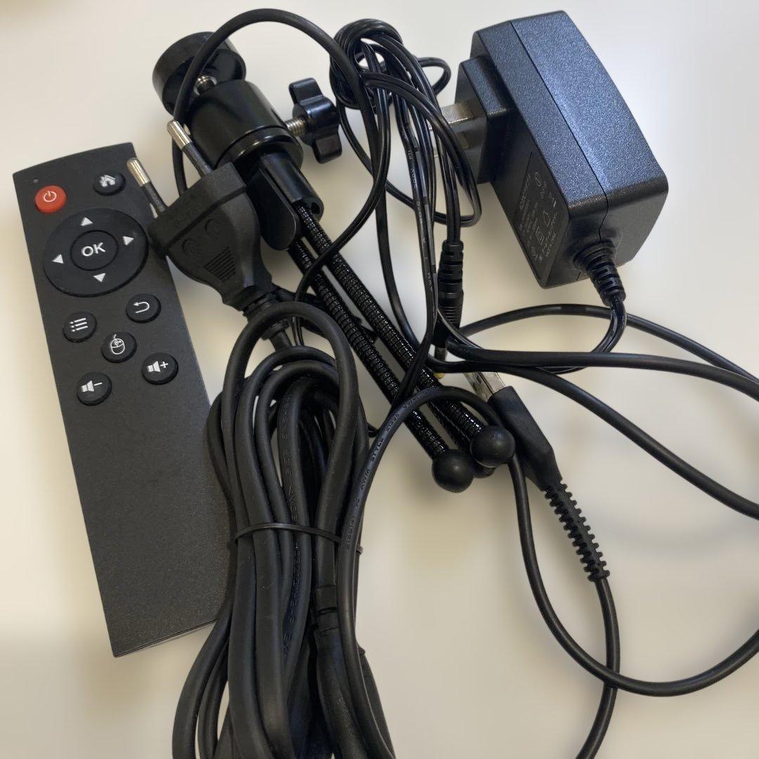 1080P Ultra HD プロジェクター 本体と付属品