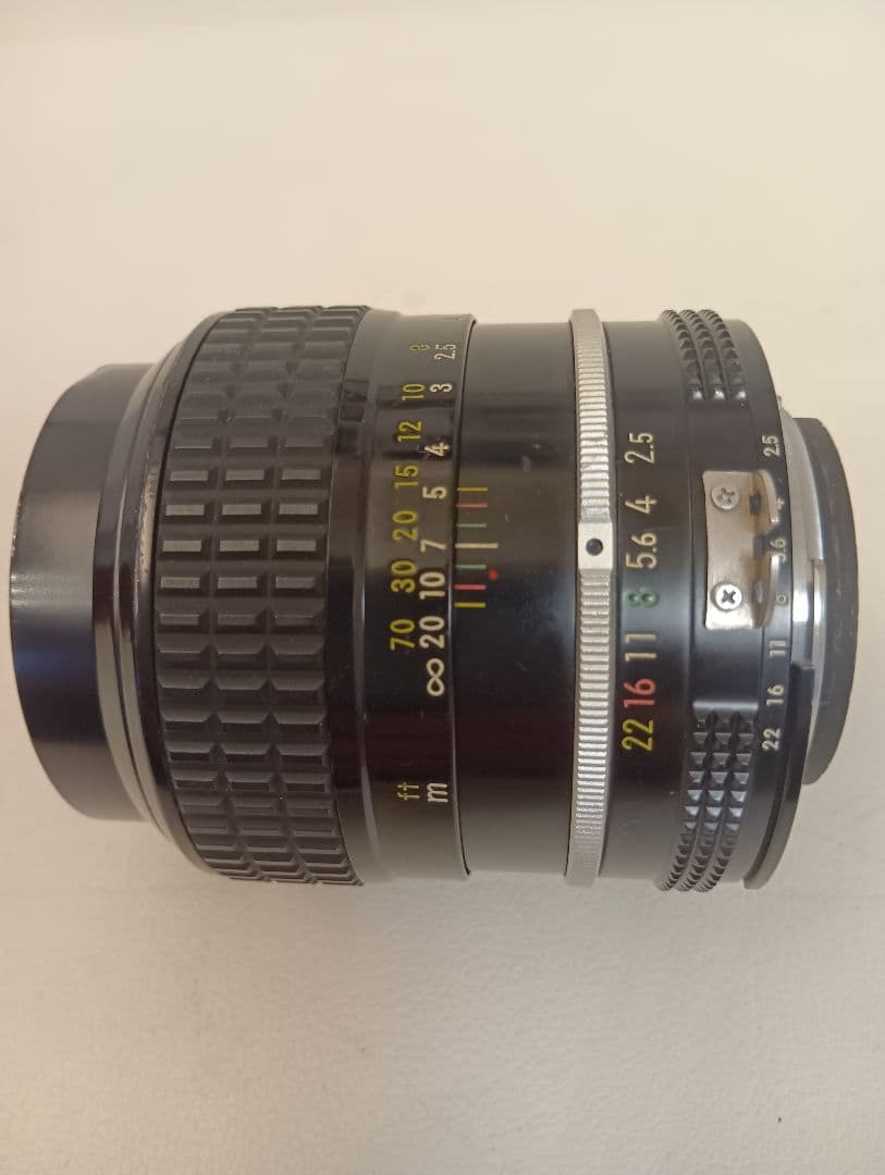 Nikkor 105mm f/2.5 レンズ