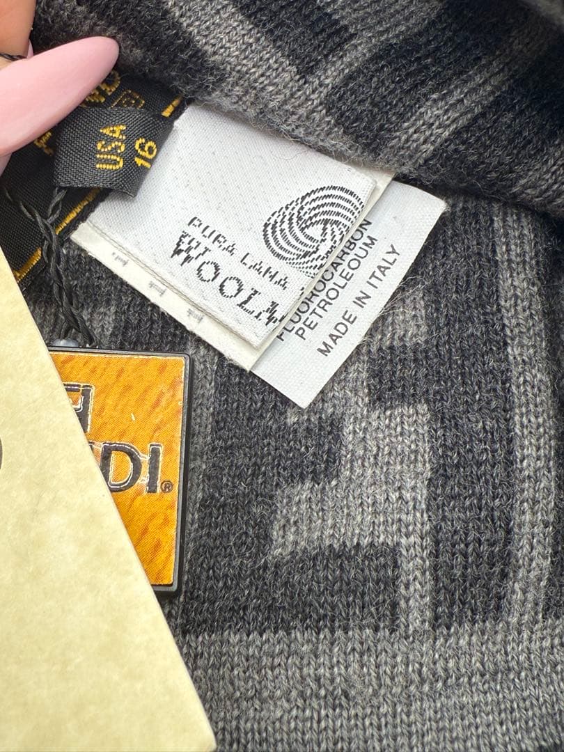 FENDI ズッカ柄 ニット帽 ウールマーク グレー