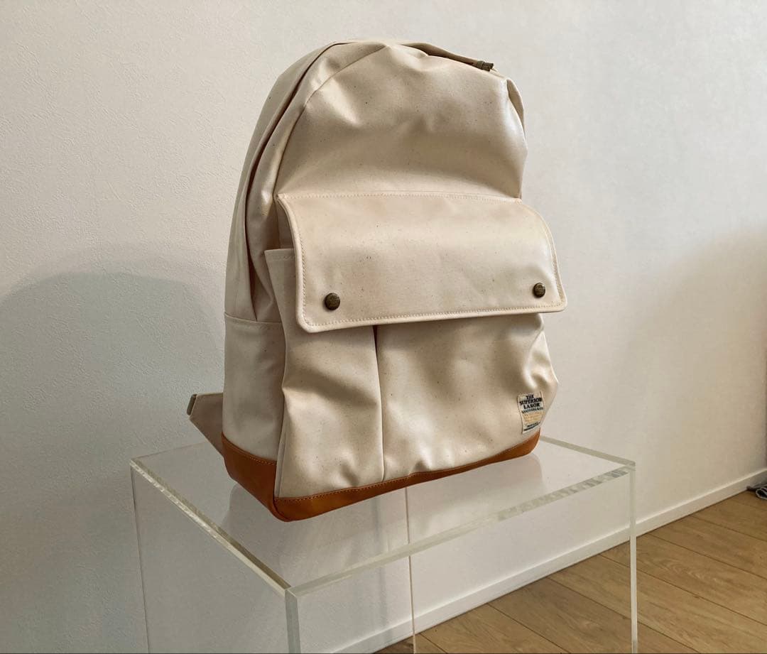 the superior laborホワイトキャンバスリュック