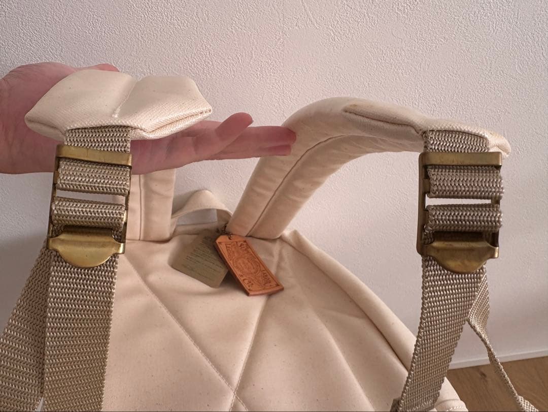 the superior laborホワイトキャンバスリュック