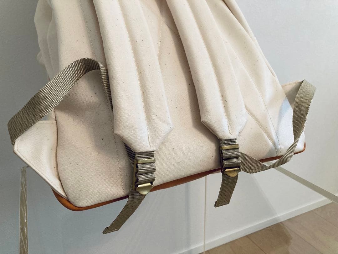 the superior laborホワイトキャンバスリュック