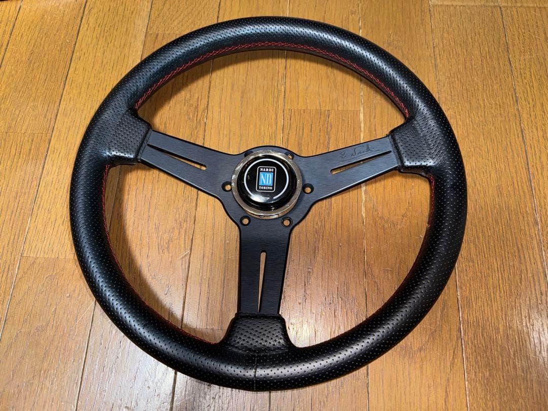 ナルディ　ステアリング33π パンチングレザー