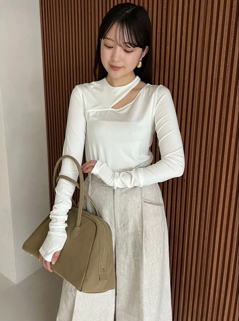 カットアウトトップス ホワイト anuans アニュアンス