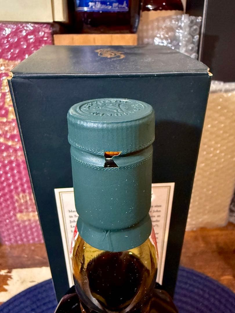 【希少】シングルモルトウイスキー ラガヴーリン 16年 旧ラベル