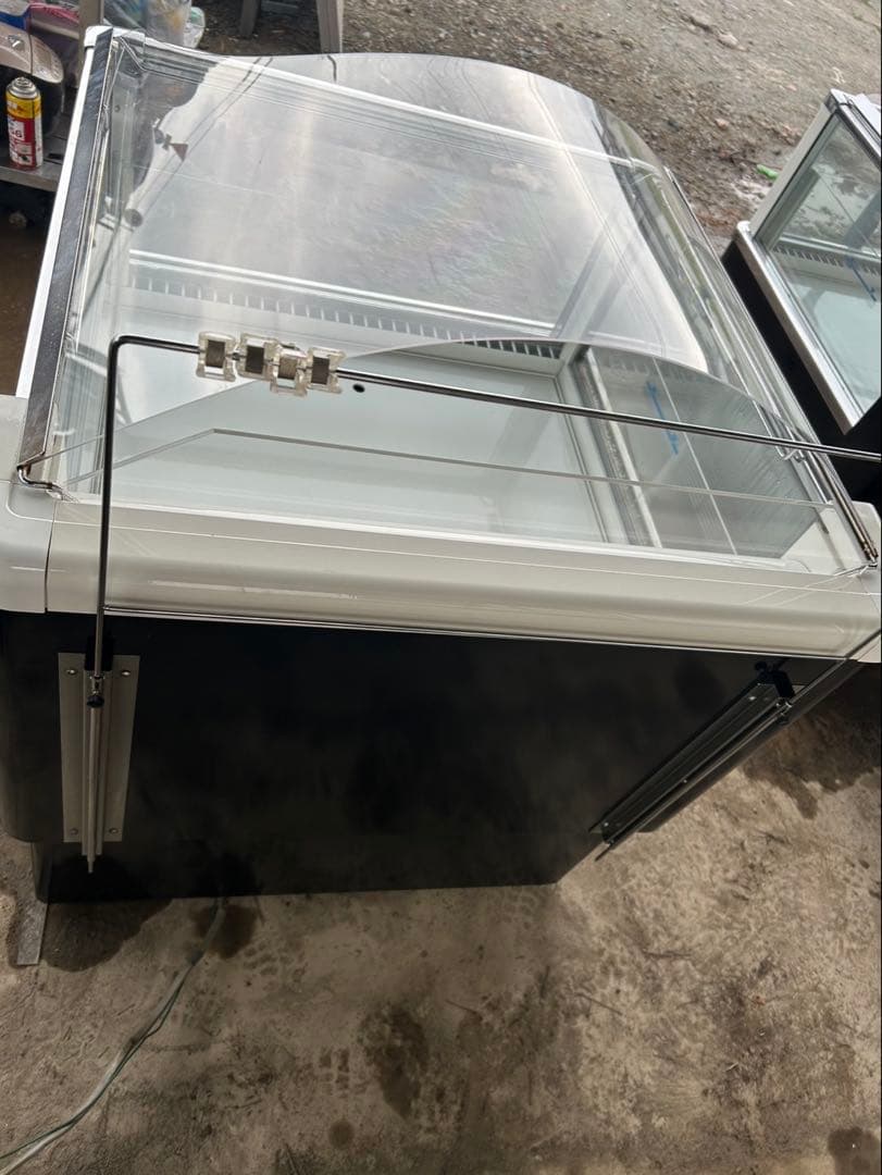 値下げ中業務用冷凍ショーケースBIEG-103F ショーケース 750W2台