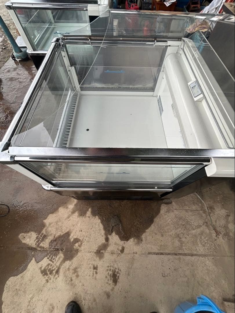 値下げ中業務用冷凍ショーケースBIEG-103F ショーケース 750W2台