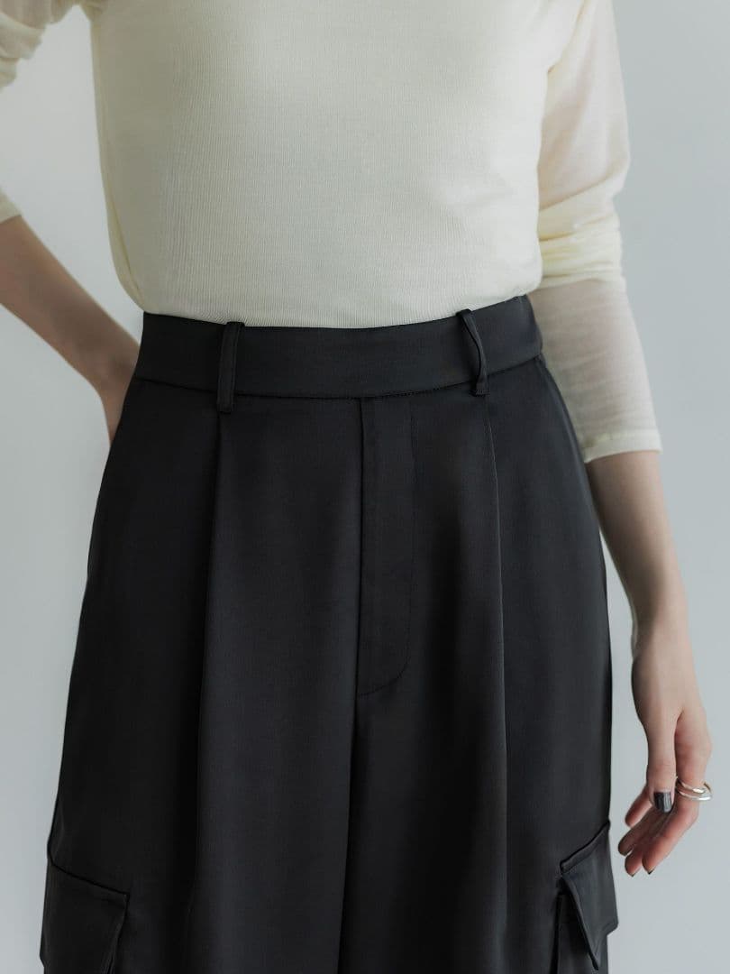 crewre クルーレ　マットサテンカーゴパンツ　サイズ1