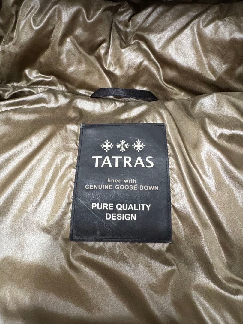 あいうえお　TATRASタトラス　オリーブ色 フード付きダウンジャケット