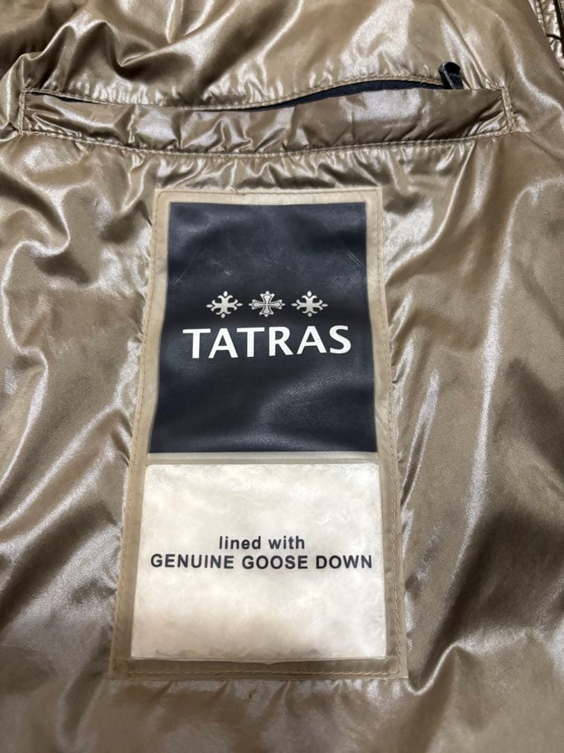 あいうえお　TATRASタトラス　オリーブ色 フード付きダウンジャケット