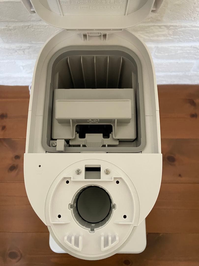 【2025年製】Panasonic 充電式掃除機　ホワイトMC-NX700K