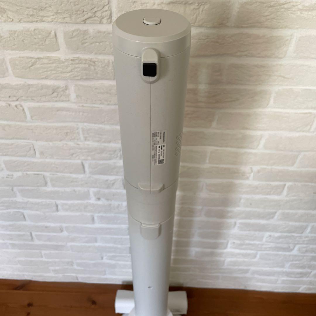 【2025年製】Panasonic 充電式掃除機　ホワイトMC-NX700K