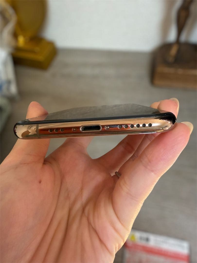 iPhone Xs ゴールド 画面にひびあり