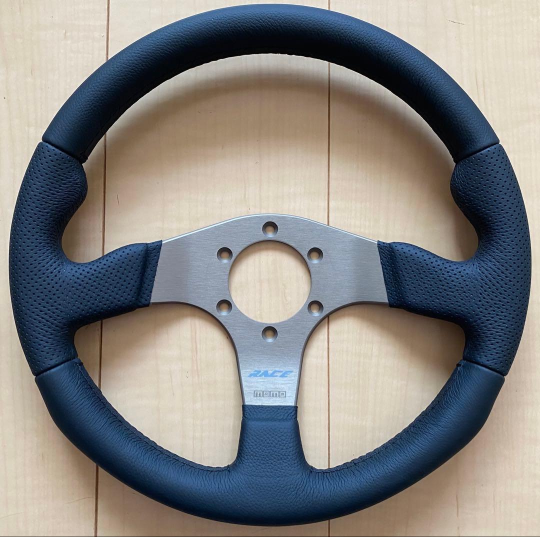 【超美品】MOMO(モモ) ステアリング レース 32パイ BK R-12