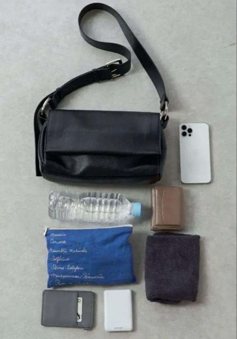 BEARDSLEY ビアズリー　レザーボディバッグ　ショルダーバッグ　ブラック