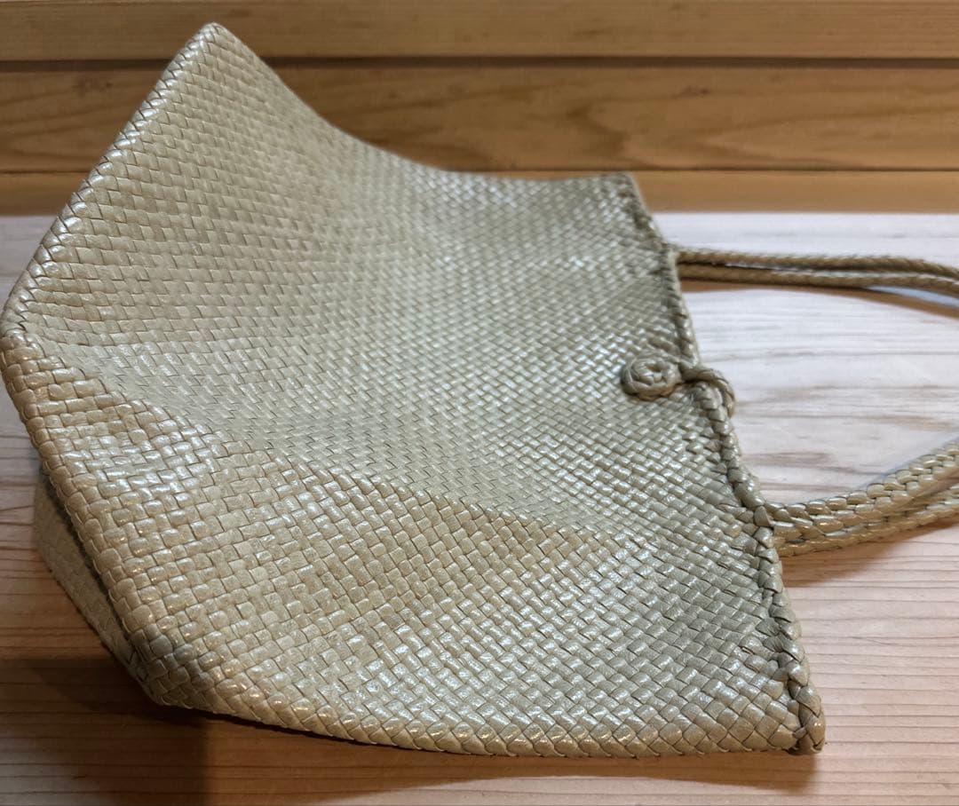 ヨーガンレール　新品　カゴバッグ　クリーム色