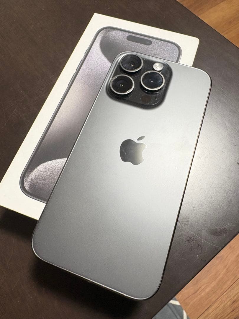 Apple iPhone 15 Pro ブラックチタニウム本体