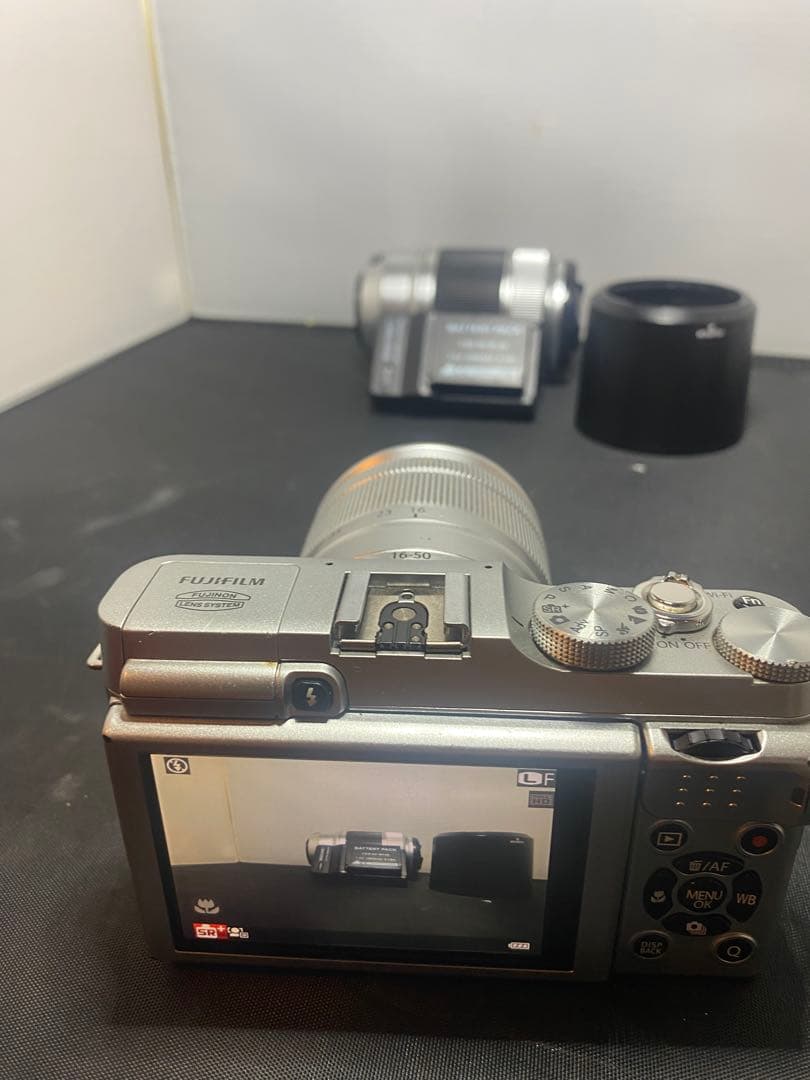 値下けしました！Fuji X-m1ミラーレス16-50と50-230電池も2個