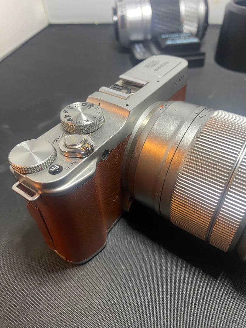 値下けしました！Fuji X-m1ミラーレス16-50と50-230電池も2個