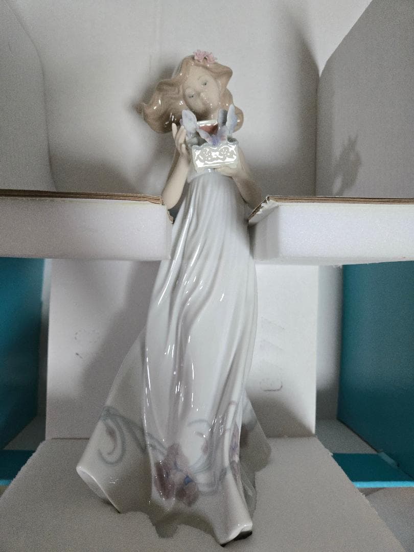 新品 LLADRO リヤドロ 私の宝もの 6777 リアドロ わたしの宝物