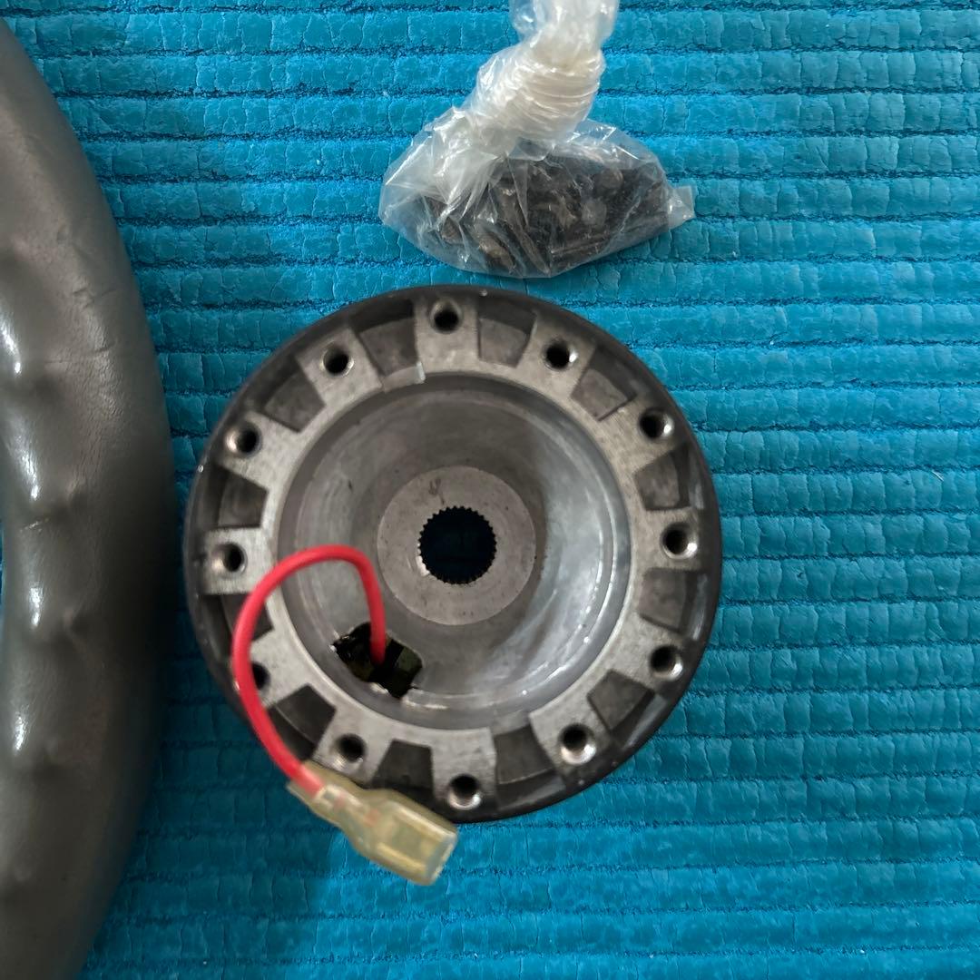 イタルボランテ　グレー ステアリングホイールとハンドルボス