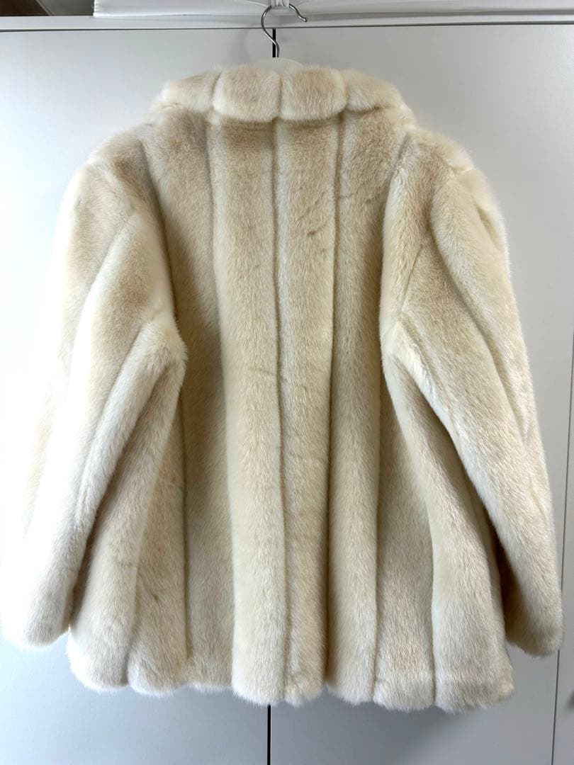 【strawberry 】epine ファージャケット 白 エピヌ