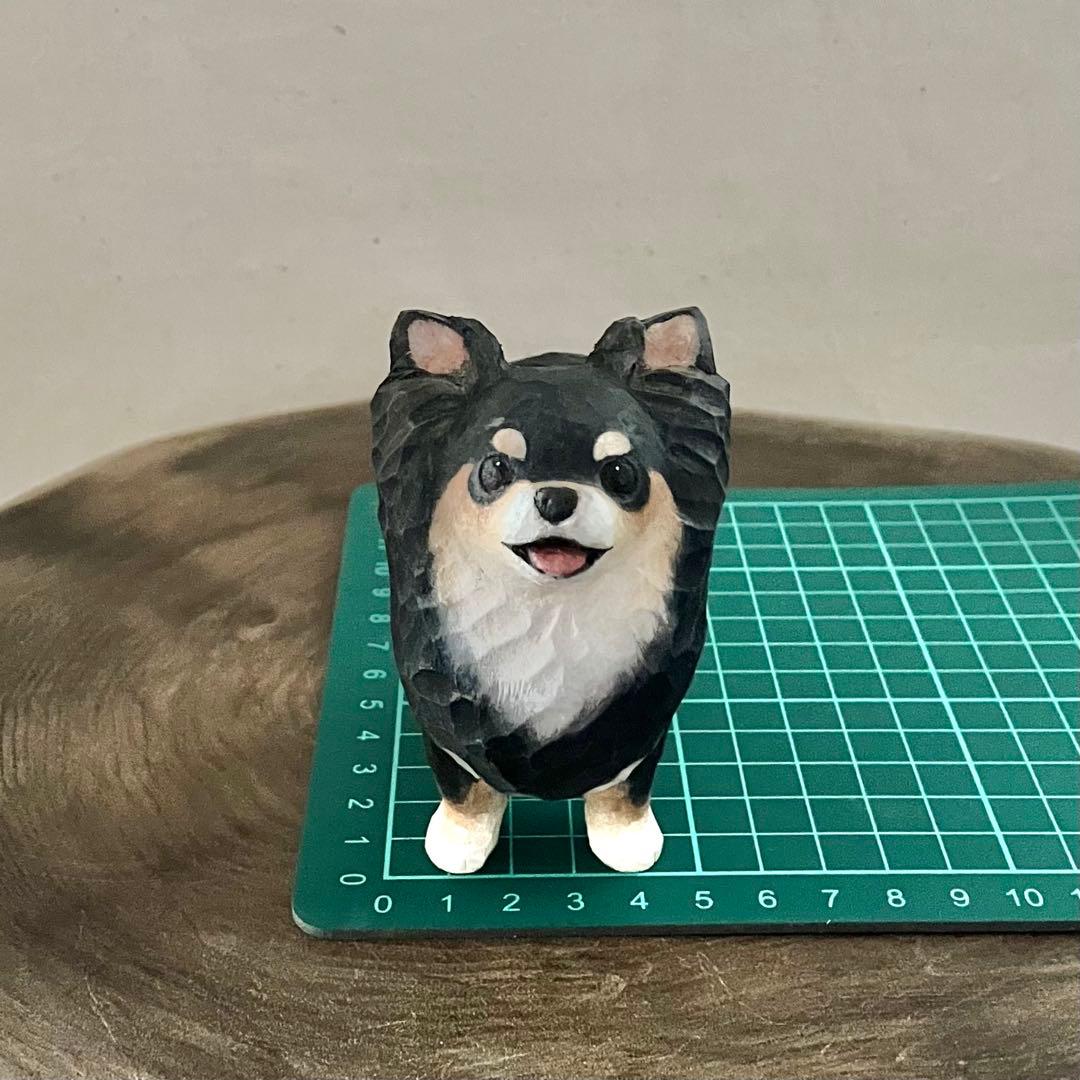 木彫りのチワワ(ブラック&タン)