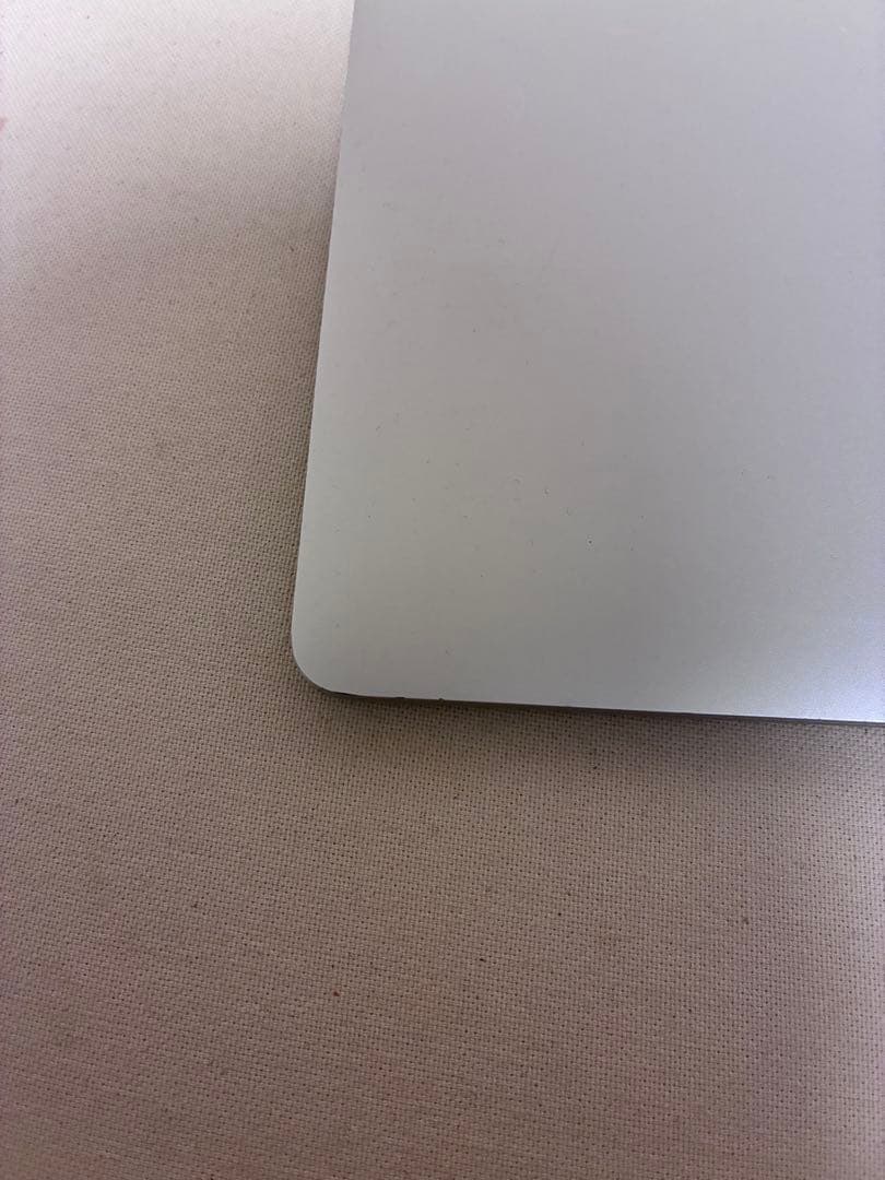 Apple MacBook Air (M1, 2020) 本体