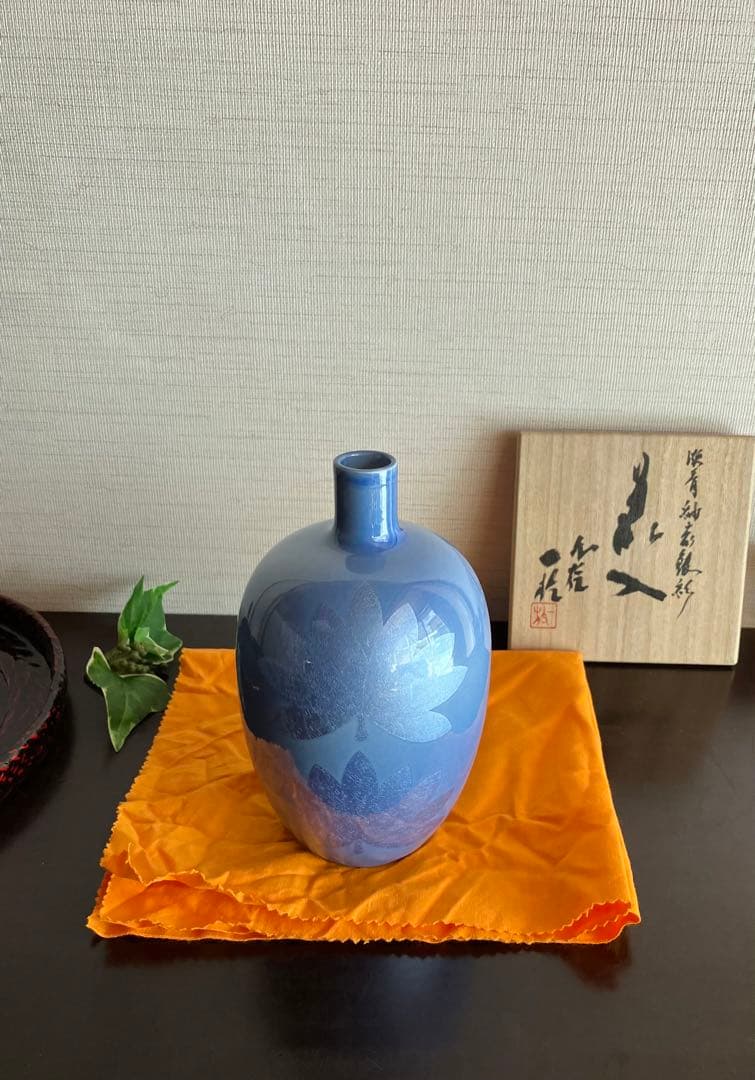 九谷焼　花瓶　花器　花入　一輪挿し　淡青釉裏銀彩　中田一於　氏作