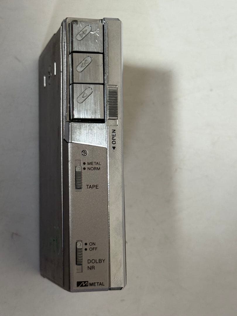 ジャンク品 AIWA カセットプレーヤー HS-P6