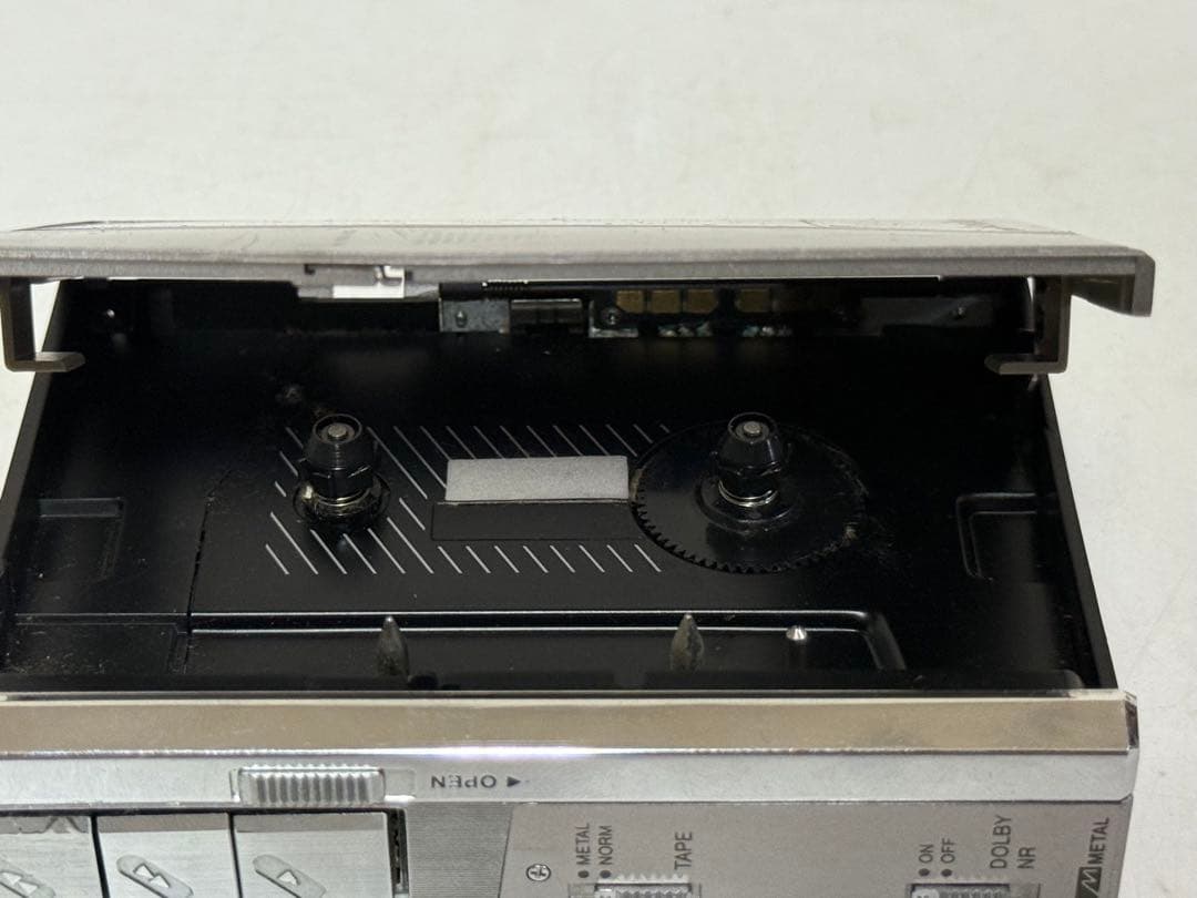 ジャンク品 AIWA カセットプレーヤー HS-P6