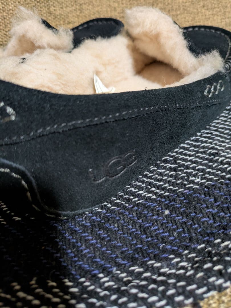 【極美品】UGG 黒スエードモカシンシューズ 24cm