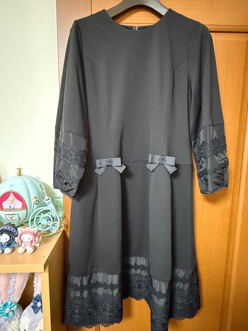 ⭐︎スーパービューティー⭐︎ストレッチ素材＆タフタ切り替えワンピース　44