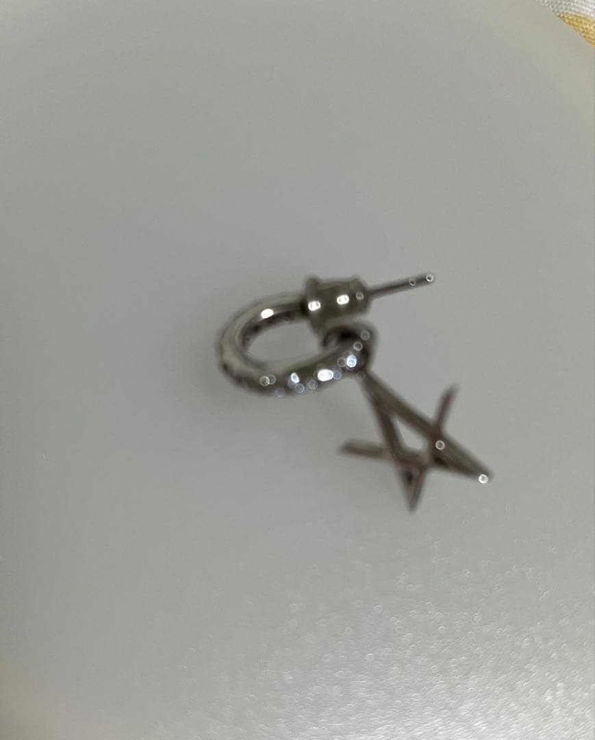 佐藤新さん着用　クレセントルナ　星形チャームの片耳用ピアス