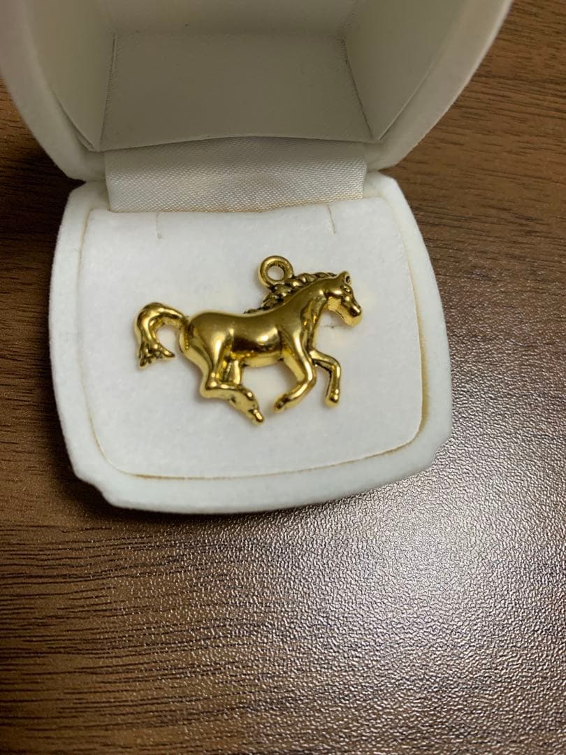 金　馬チャーム