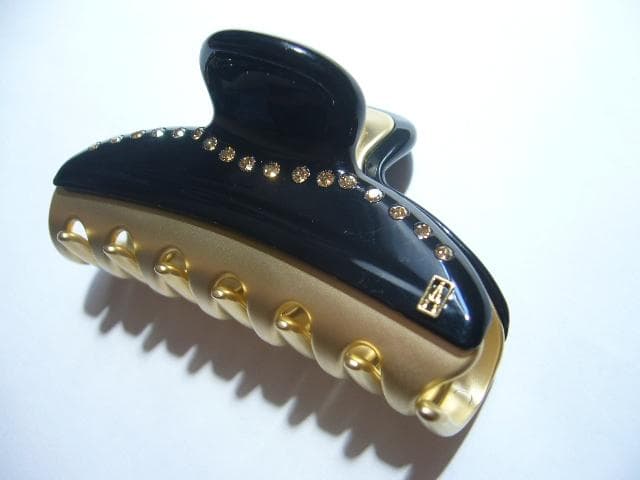 ☆美品☆アレクサンドルドゥパリ●クリスタル付きクリップ/ブラック/Mサイズ