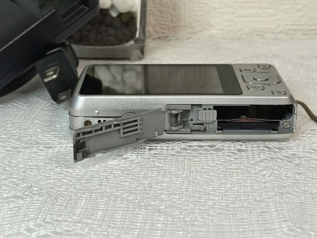 (美品) カシオ コンパクトデジタルカメラ EX-Z800