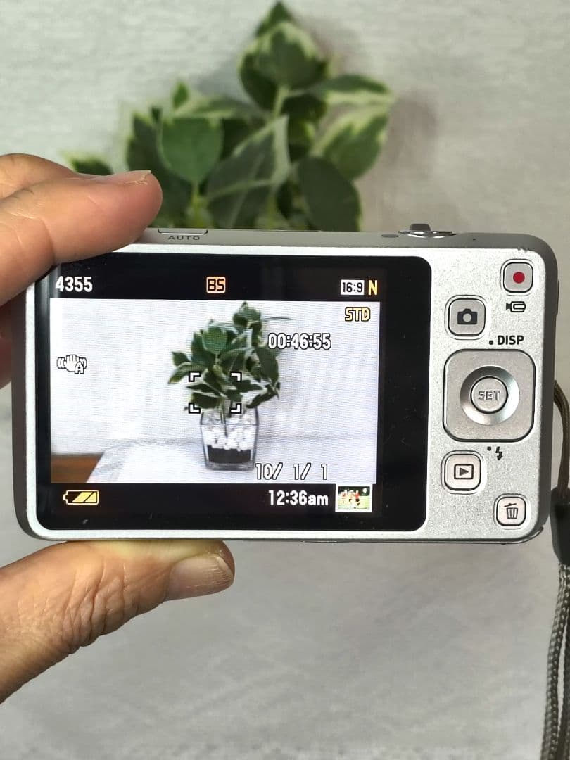 (美品) カシオ コンパクトデジタルカメラ EX-Z800