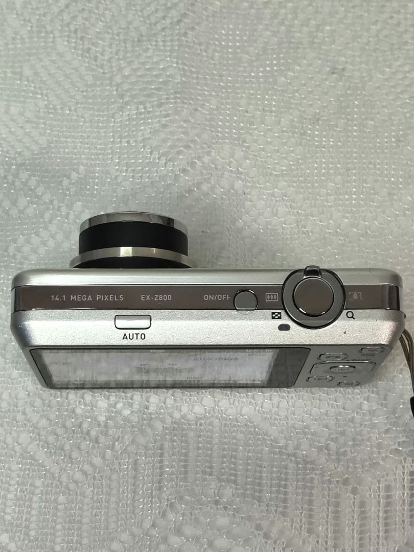 (美品) カシオ コンパクトデジタルカメラ EX-Z800