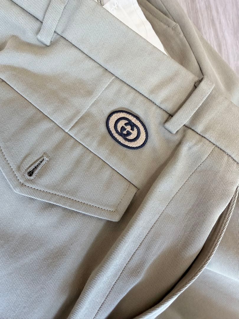Gucci ベージュ チノパン