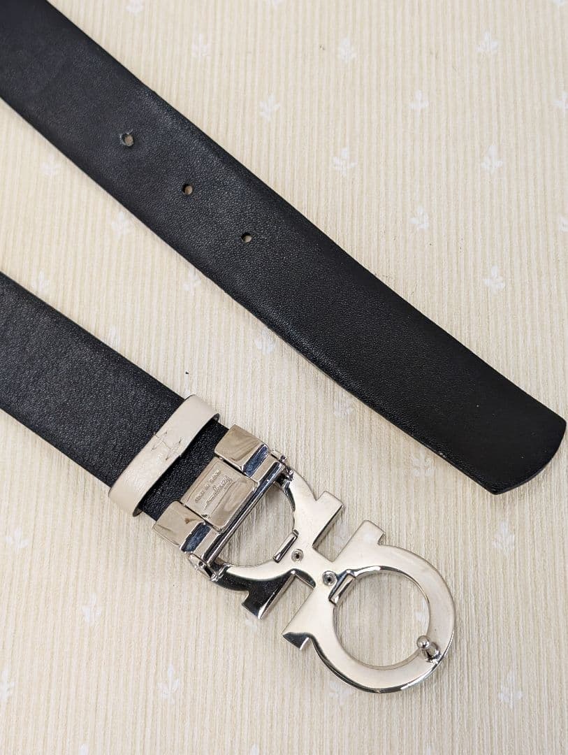 【Salvatore Ferragamo】ホワイトレザーベルト シルバーバックル