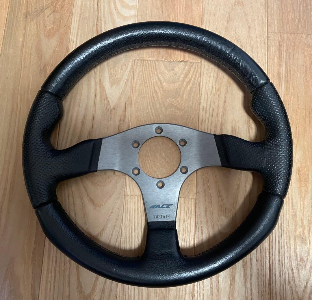 MOMO RACE 32パイ　ステアリング