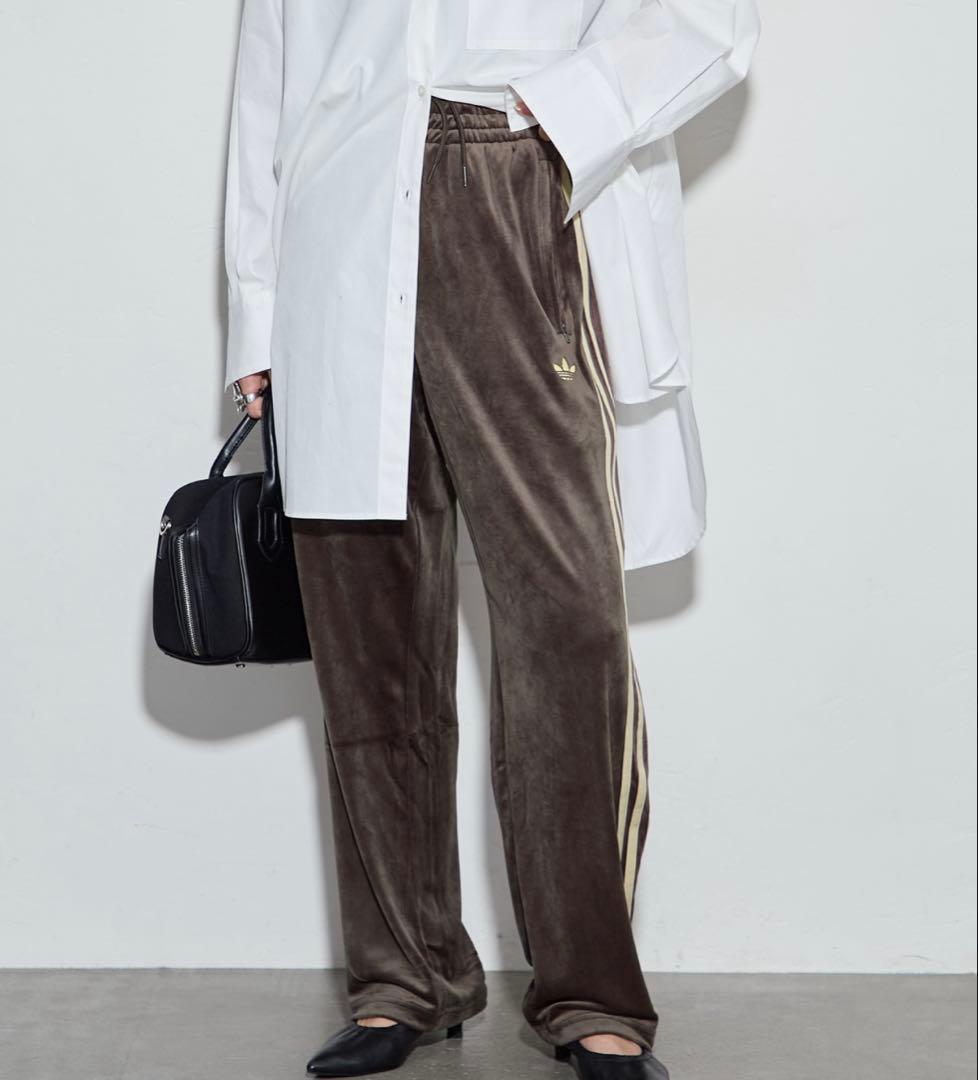 アディダス　トラック　ベロアパンツ