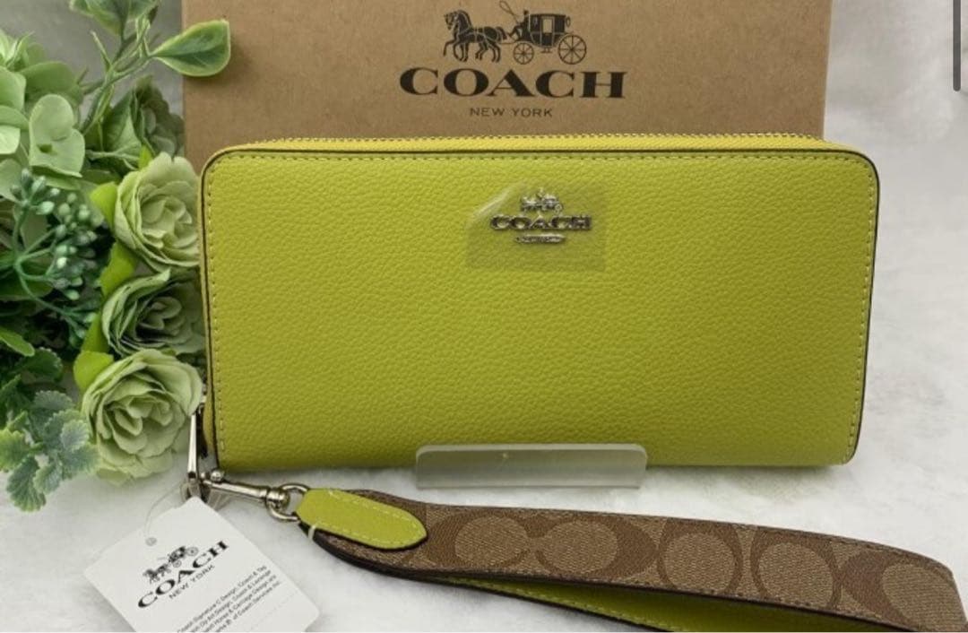 COACH ライムグリーン 長財布