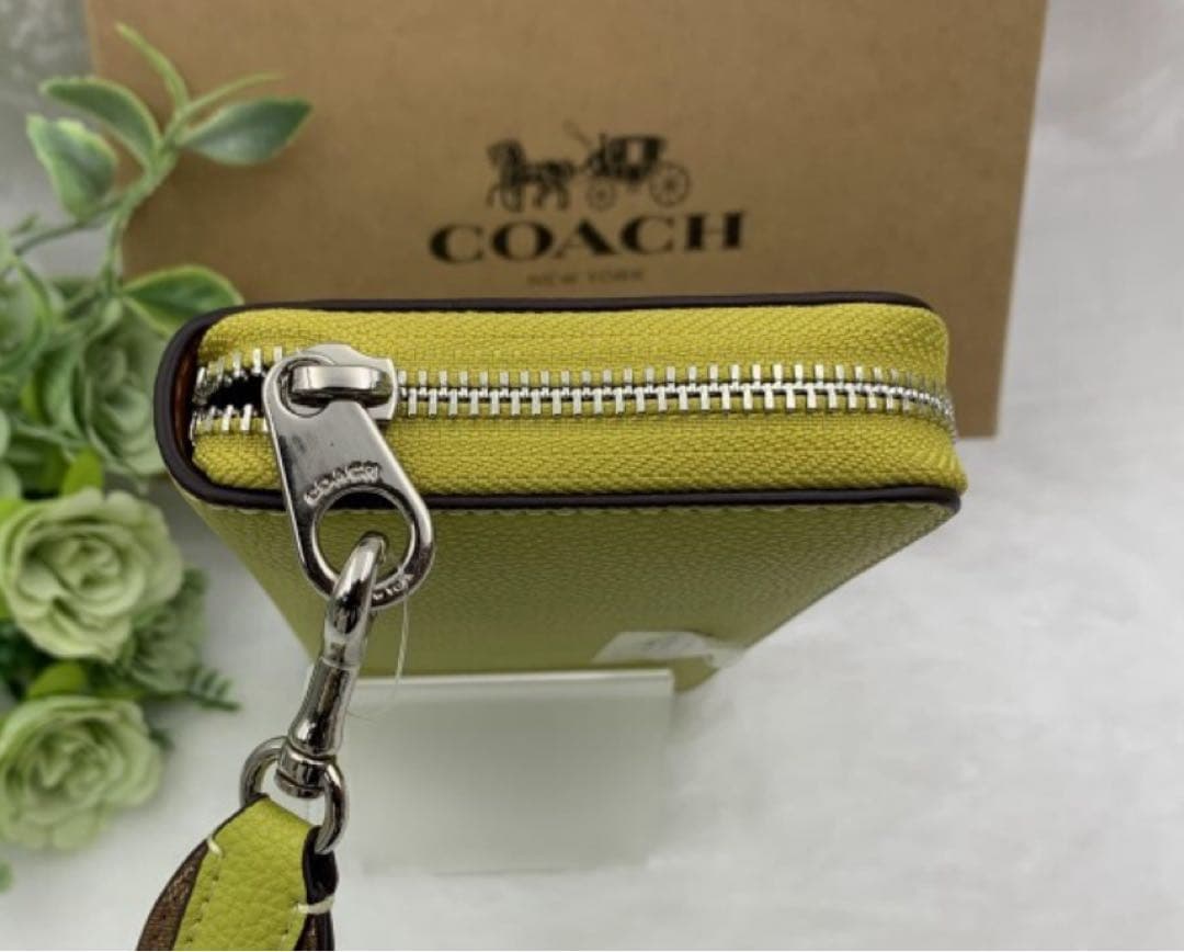 COACH ライムグリーン 長財布
