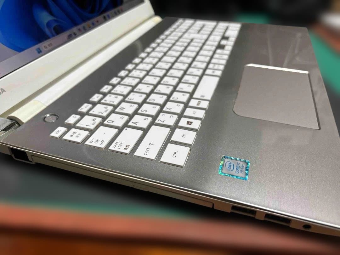 dynabook 第7世代 Corei7 SSD128 8GB Office