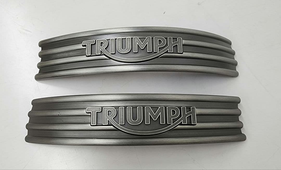 TRIUMPH 水冷ボンネビル T120 　タンク　エンブレム 　純正オプション