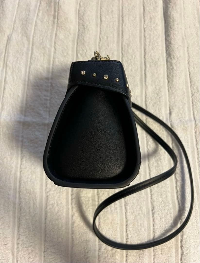 【リュタン】【新品未使用】ビジュースタッズポシェット