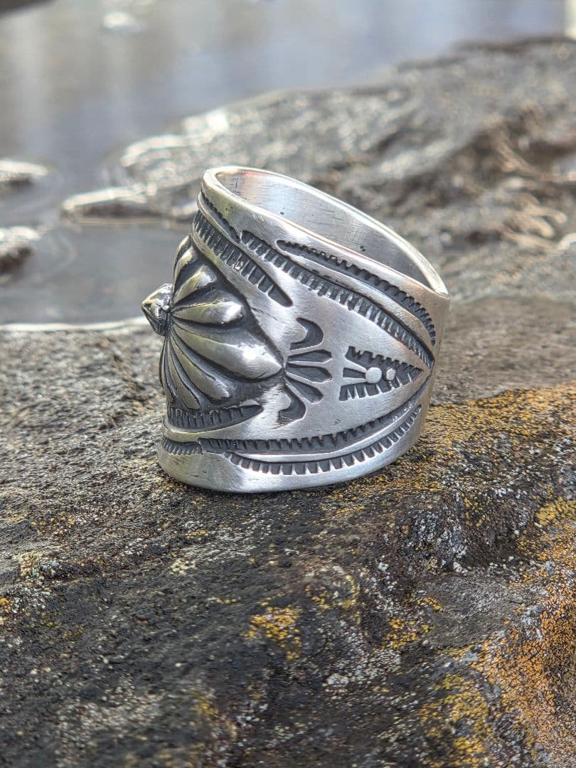 オールド　インディアンジュエリースタイル　バンプアウト　リング　ナバホ風