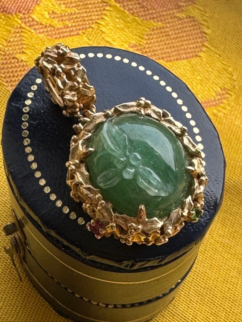 SALE 最終価格貴重！未使用14Ｋグリーンジェイド 花彫刻 ペンダントトップ